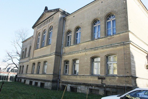 jezuici-w-jeleniej-gorze-prowadzili-kolegium-budynek-zosta-foto-49397