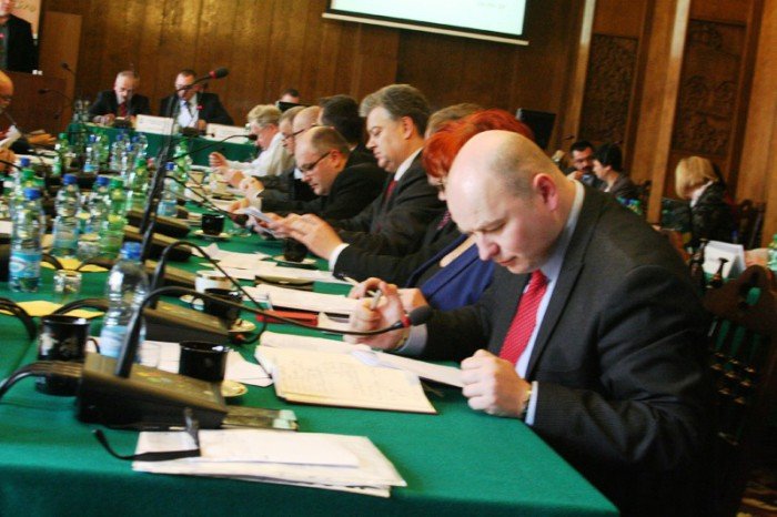 po-burzliwej-debacie-jest-karta-duzej-rodziny-foto-49447
