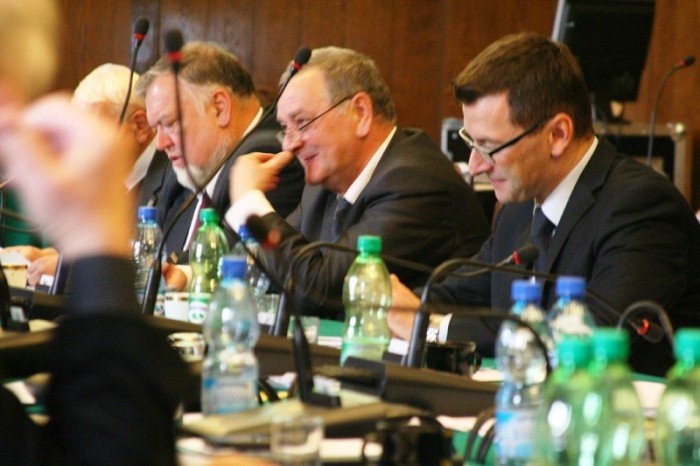 po-burzliwej-debacie-jest-karta-duzej-rodziny-foto-49447