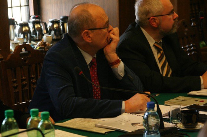 po-burzliwej-debacie-jest-karta-duzej-rodziny-foto-49447