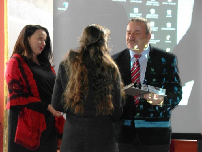 nagrody-dla-uczennic-liceum-plastycznego-foto-49454