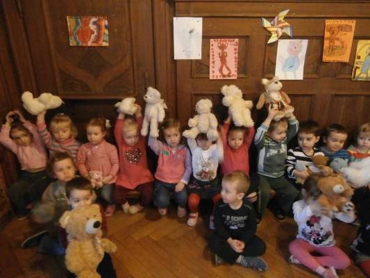 dzien-pluszowego-misia-u-przedszkolakow-w-czworce-foto-49547