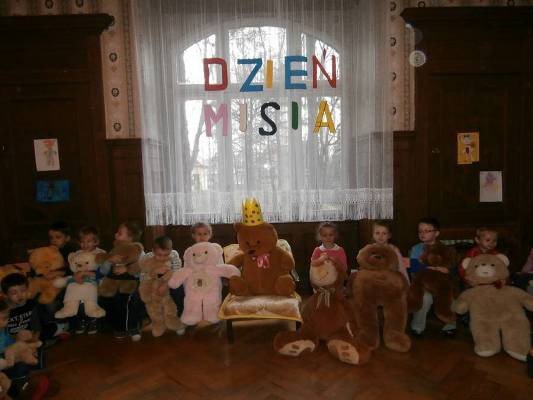 dzien-pluszowego-misia-u-przedszkolakow-w-czworce-foto-49547