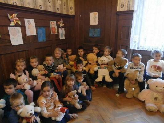 dzien-pluszowego-misia-u-przedszkolakow-w-czworce-foto-49547