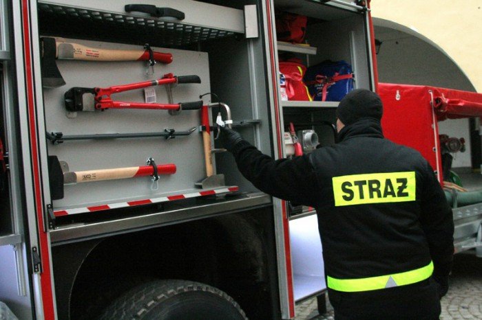 strazacy-z-osp-na-wiejskiej-maja-nowy-woz-foto-49682