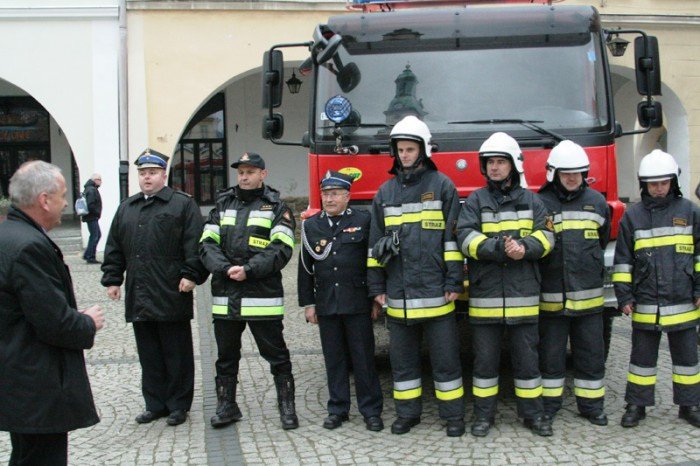 strazacy-z-osp-na-wiejskiej-maja-nowy-woz-foto-49682