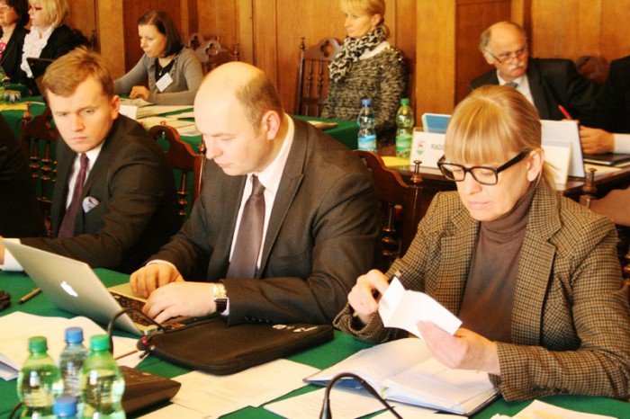 po-goracej-dyskusji-radni-obnizyli-opaty-za-smieci-foto-49697