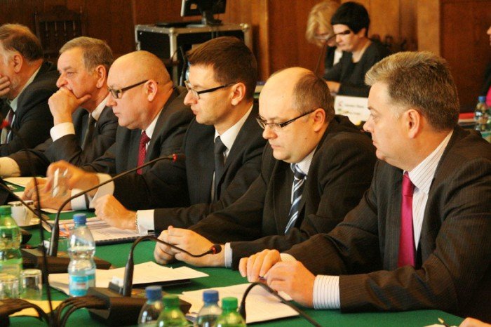 po-goracej-dyskusji-radni-obnizyli-opaty-za-smieci-foto-49697