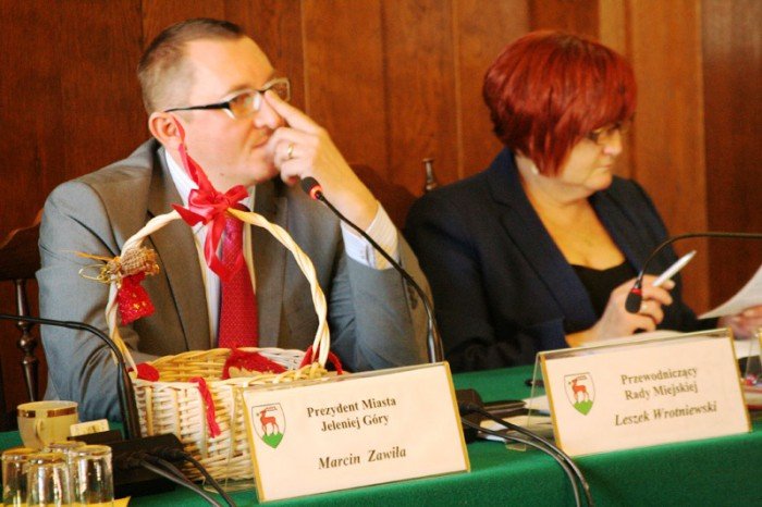 po-goracej-dyskusji-radni-obnizyli-opaty-za-smieci-foto-49697