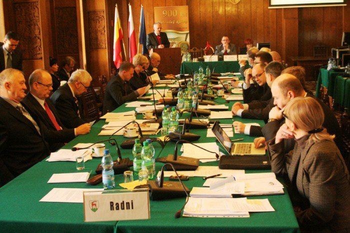 po-goracej-dyskusji-radni-obnizyli-opaty-za-smieci-foto-49697