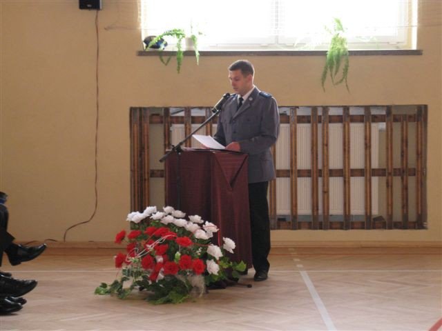 adepci-policji-i-ratownictwa-pasowani-na-uczniow-foto-49698