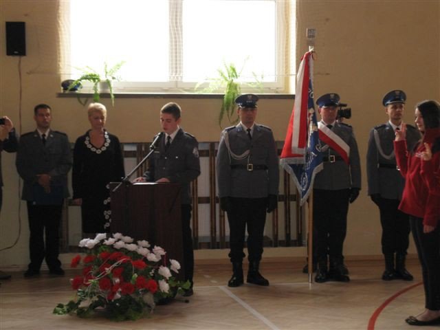 adepci-policji-i-ratownictwa-pasowani-na-uczniow-foto-49698
