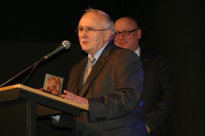 zasuzeni-dla-jeleniej-gory-odebrali-statuetki-foto-49725