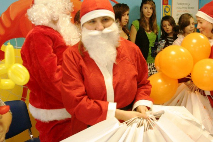 nalot-sw-mikoajow-na-jeleniogorski-szpital-foto-49732
