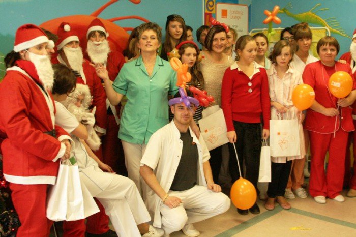 nalot-sw-mikoajow-na-jeleniogorski-szpital-foto-49732