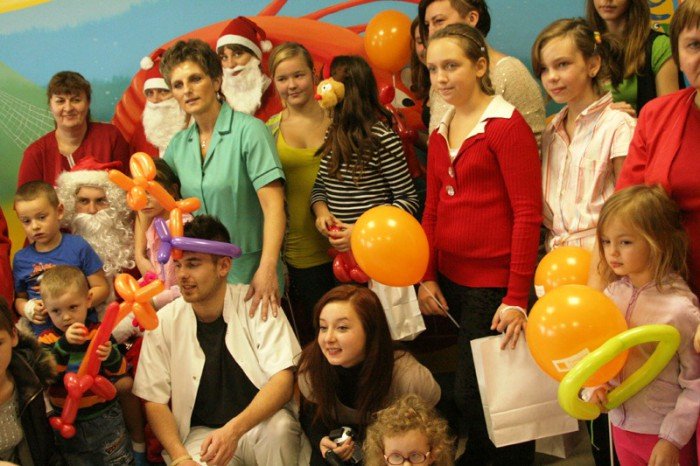 nalot-sw-mikoajow-na-jeleniogorski-szpital-foto-49732