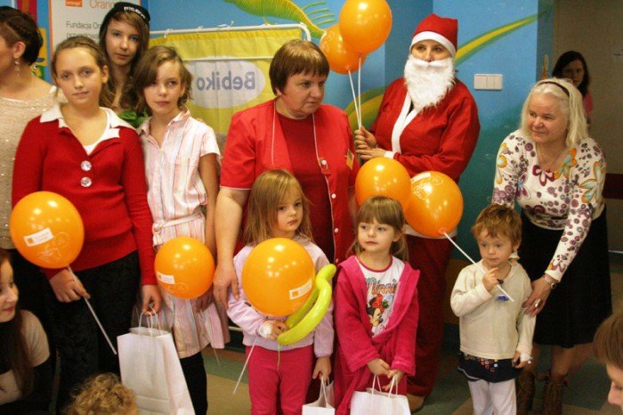nalot-sw-mikoajow-na-jeleniogorski-szpital-foto-49732