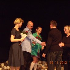widzowie-dziekuja-za-migowy-spektakl-foto-49735