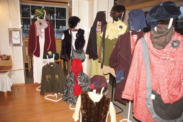 piekne-przedmioty-rekodzielnicze-i-stroje-w-przedwiosniu-foto-49752