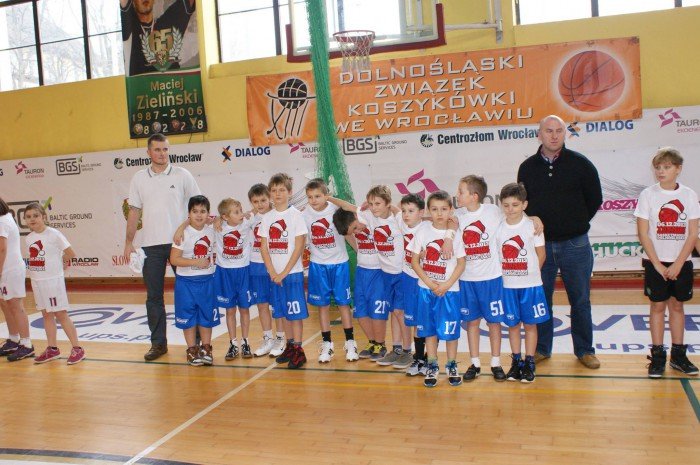 niepokonani-jeleniogorscy-basketmaniacy-foto-49763