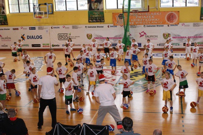 niepokonani-jeleniogorscy-basketmaniacy-foto-49763