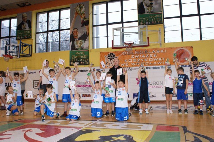 niepokonani-jeleniogorscy-basketmaniacy-foto-49763