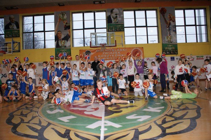 niepokonani-jeleniogorscy-basketmaniacy-foto-49763