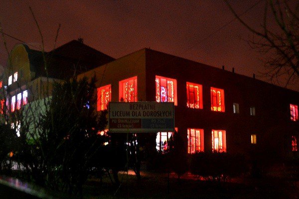 rozswietlona-szkoa-w-cieplicach-to-warto-zobaczyc-foto-49773