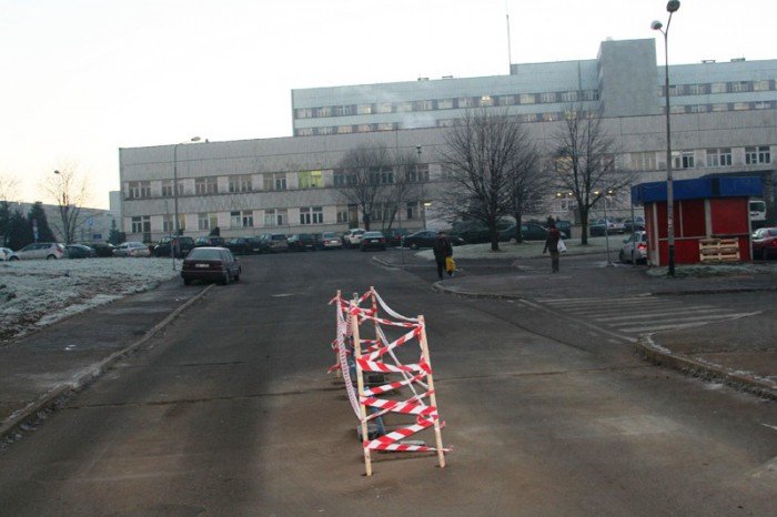 pracownicy-szpitala-w-swiatecznym-prezencie-patny-parking-foto-49800