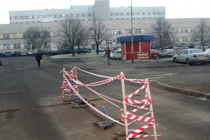 pracownicy-szpitala-w-swiatecznym-prezencie-patny-parking-foto-49800