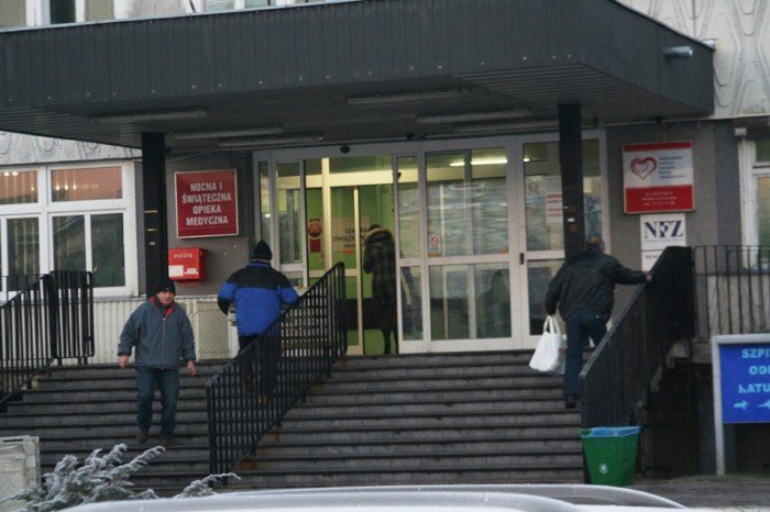 pracownicy-szpitala-w-swiatecznym-prezencie-patny-parking-foto-49800