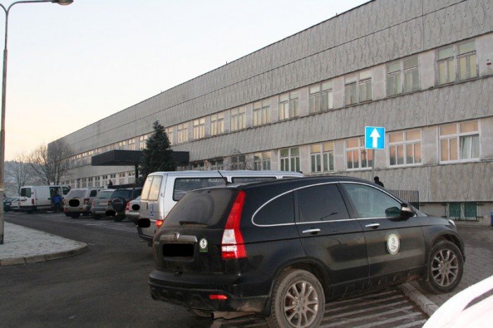 pracownicy-szpitala-w-swiatecznym-prezencie-patny-parking-foto-49800