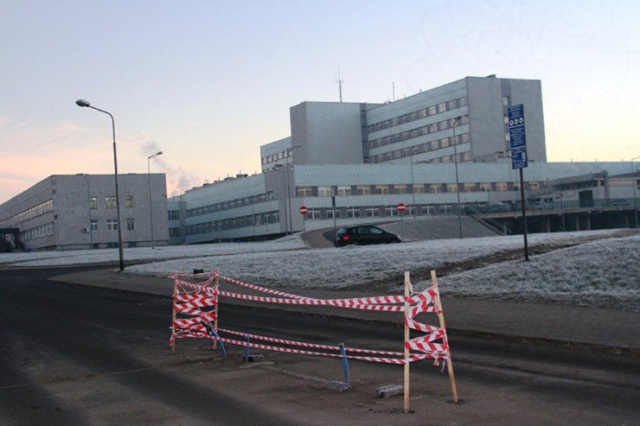 pracownicy-szpitala-w-swiatecznym-prezencie-patny-parking-foto-49800