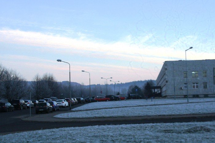 pracownicy-szpitala-w-swiatecznym-prezencie-patny-parking-foto-49800