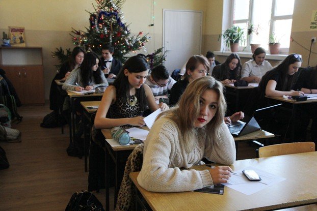 uczniowie-ii-lo-pisali-listy-na-rzecz-wolnosci-foto-49807