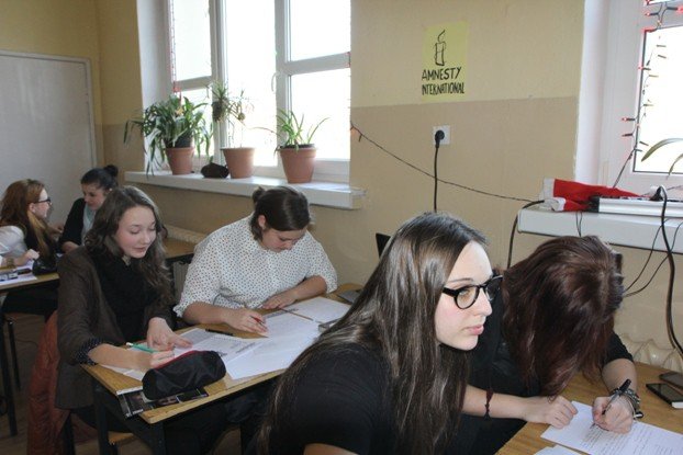 uczniowie-ii-lo-pisali-listy-na-rzecz-wolnosci-foto-49807