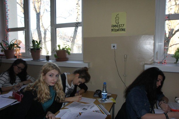 uczniowie-ii-lo-pisali-listy-na-rzecz-wolnosci-foto-49807