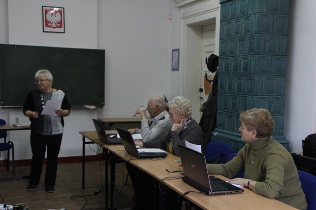 coraz-wiecej-seniorow-chce-sie-uczyc-foto-49819