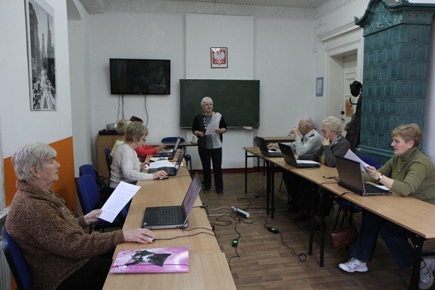 coraz-wiecej-seniorow-chce-sie-uczyc-foto-49819