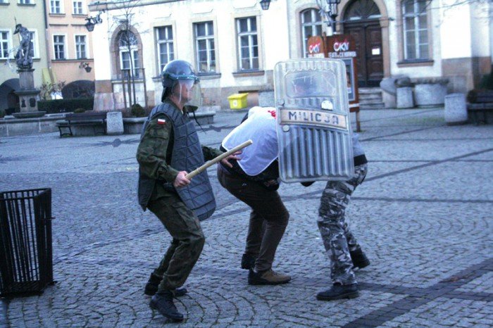zywa-lekcja-ponurej-historii-na-placu-ratuszowym-foto-49822