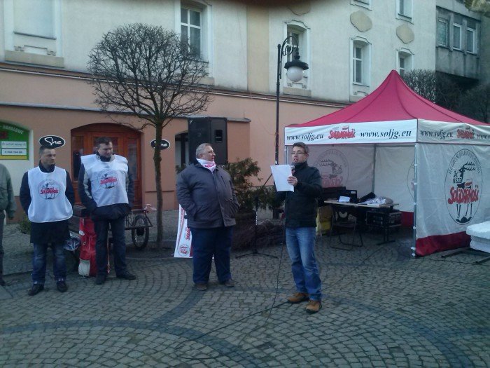 do-happeningu-z-premierem-doaczya-modziezowka-pis-foto-49873