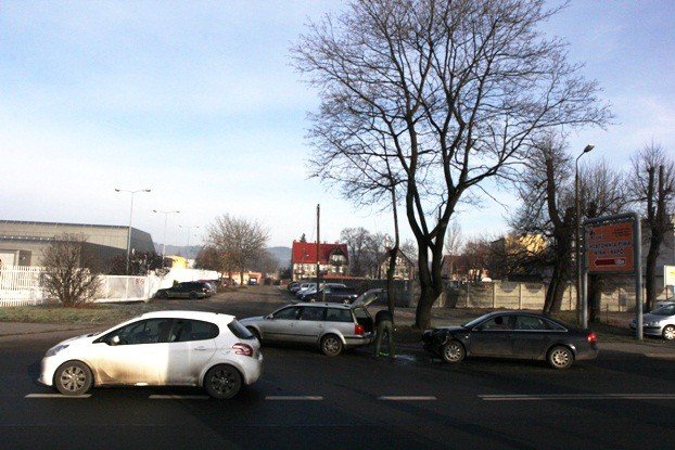 kolizja-na-wincentego-pola-w-jeleniej-gorze-foto-49882
