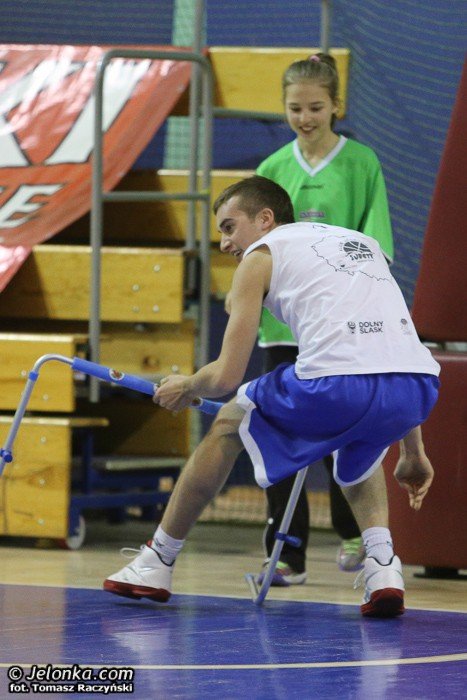 zabawa-z-basketem-z-mksem-mos-karkonosze-foto-49933