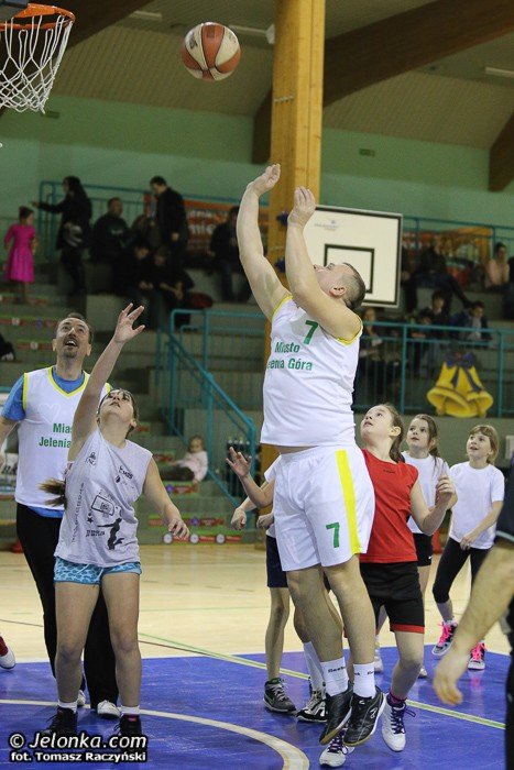 zabawa-z-basketem-z-mksem-mos-karkonosze-foto-49933
