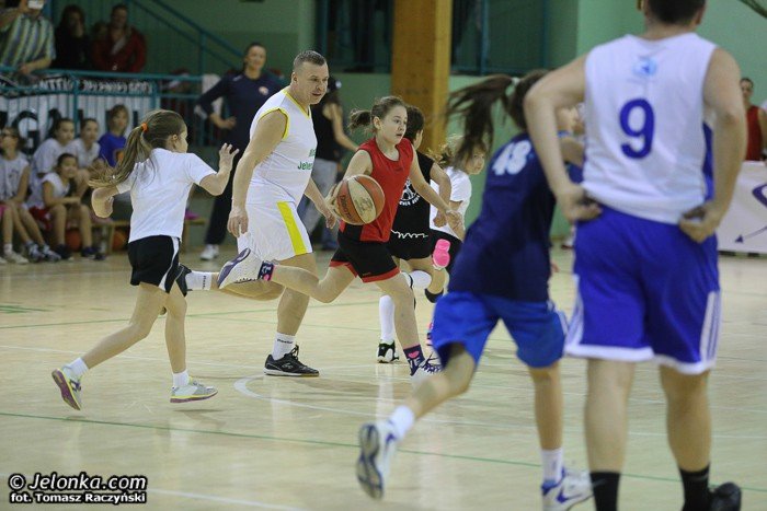 zabawa-z-basketem-z-mksem-mos-karkonosze-foto-49933