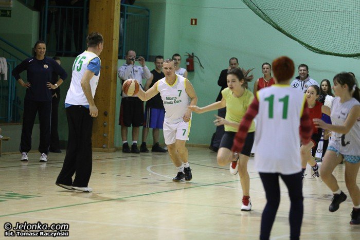 zabawa-z-basketem-z-mksem-mos-karkonosze-foto-49933