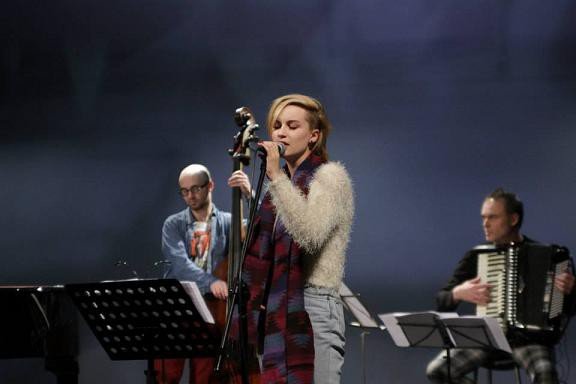 udany-koncert-gwiazdko-asko-nie-gasnij-w-teatrze-zdrojowym-49942