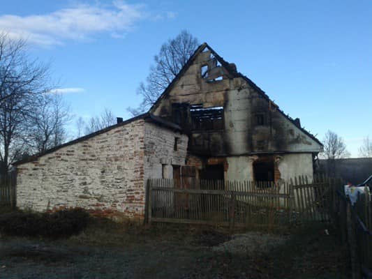 spona-dom-w-nowej-kamienicy-strazacy-uratowali-zwierzeta-foto-50044