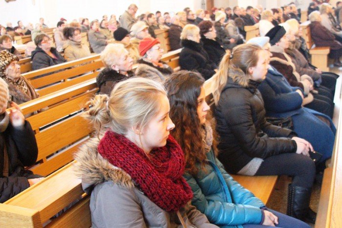 integracyjne-spotkanie-opatkowe-w-swiatyni-foto-50111