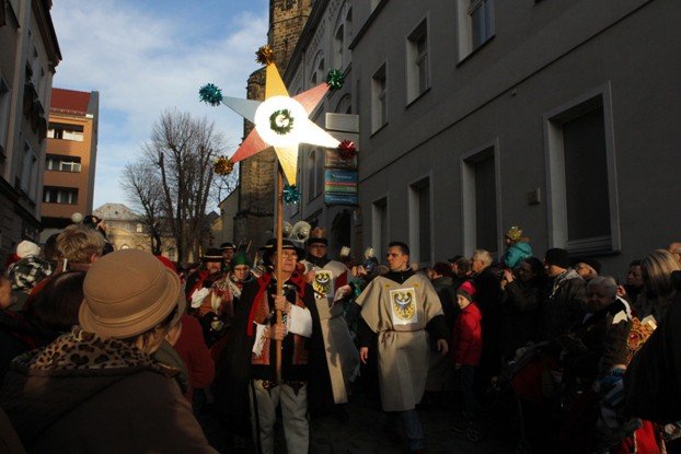 orszak-trzech-kroli-przeszed-ulicami-miasta-foto-50118